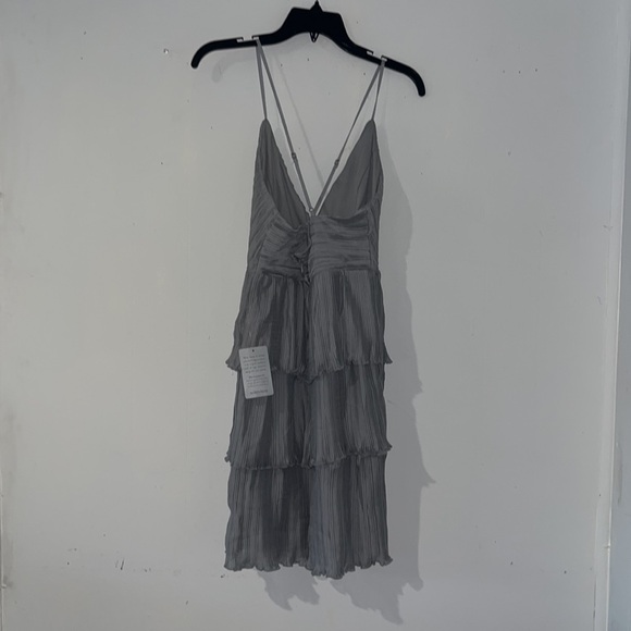 LULUS CHEERS AND TIERS GREY
CHIFFON PLEATED SURPLICE TIERED Mini
DRESS M - Picture 8 of 14